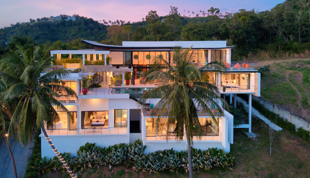 Large private villa in Koh Samui surrounded by palm trees