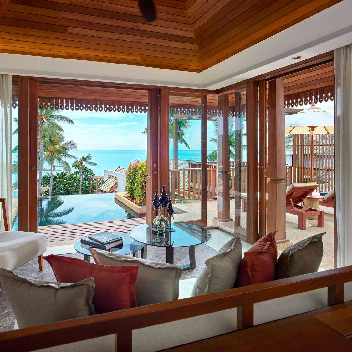 Private pool villa overlooking the sea in Koh Samui